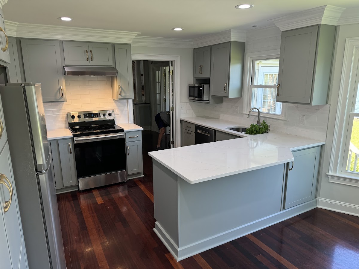 J & J CONTRACTING LLC Cabinets & Design