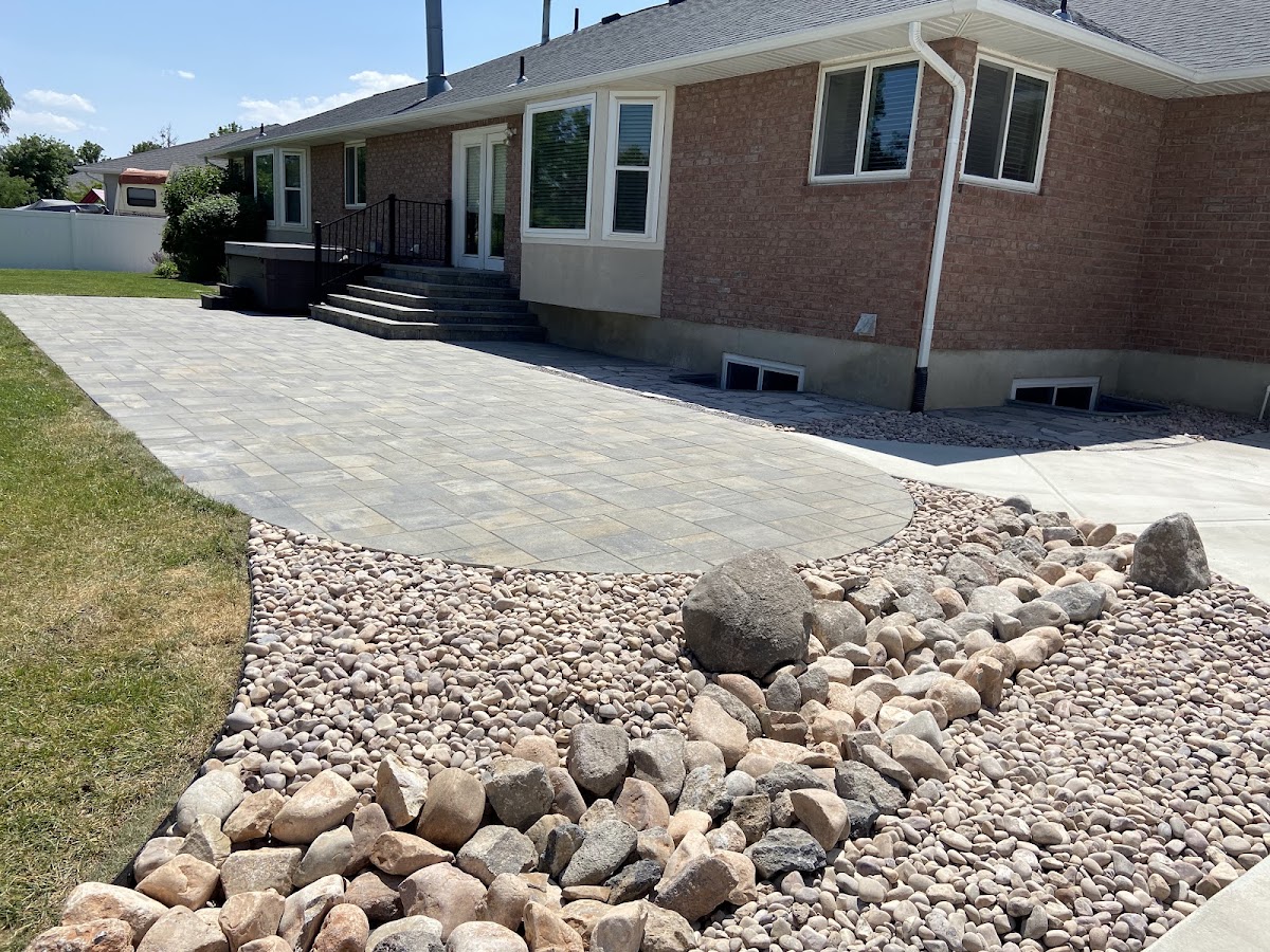Huskiez Landscaping Inc
